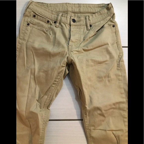 Levi’s jeans in Used Condition, please see pictures for description - Picture 2 of 7